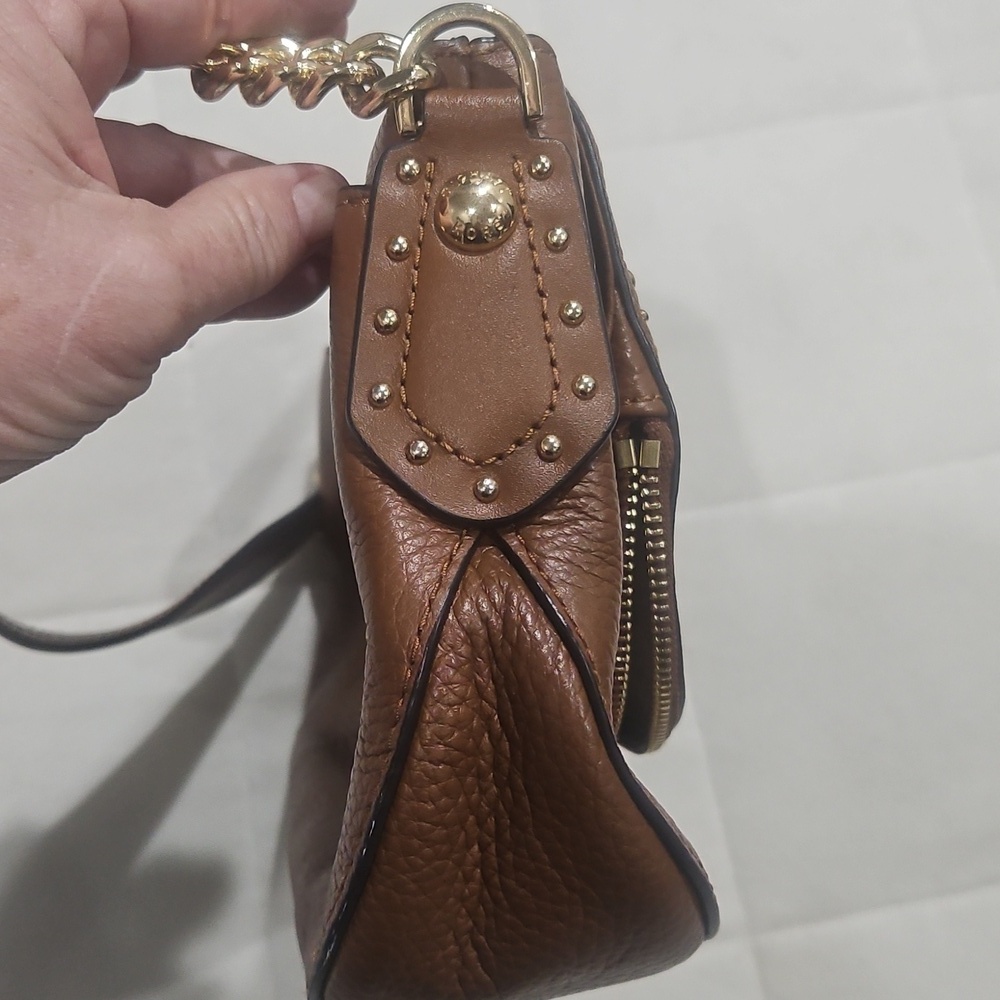 Michael Kors Tan Leather Shoulder Bag with Gold Accents - Picture 12 of 16